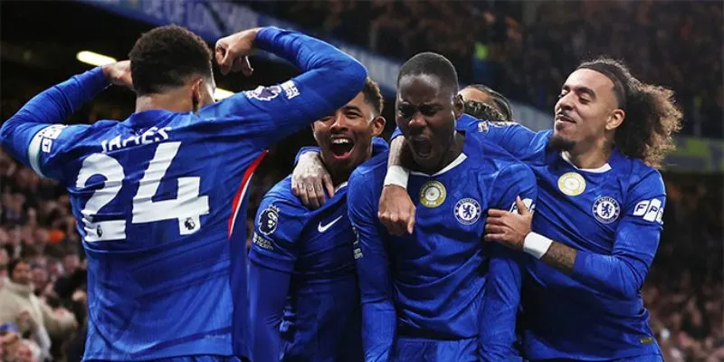 Hàng thủ Chelsea vẫn còn khá mỏng manh trước những đòn tấn công dồn dập